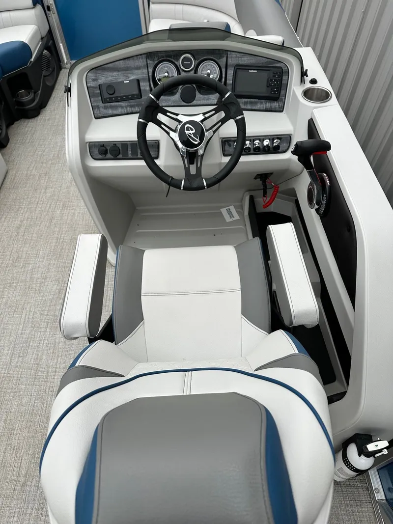 Slide: The Image of Avalon LSZ Versatile Rear Lounger 23FT 2024 - 9