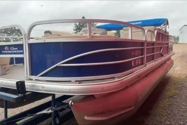 Slide: The Image of 2015 Sun Tracker Fishin' Barge 22 DLX pontoon boat on trailer, blue exterior. - 5