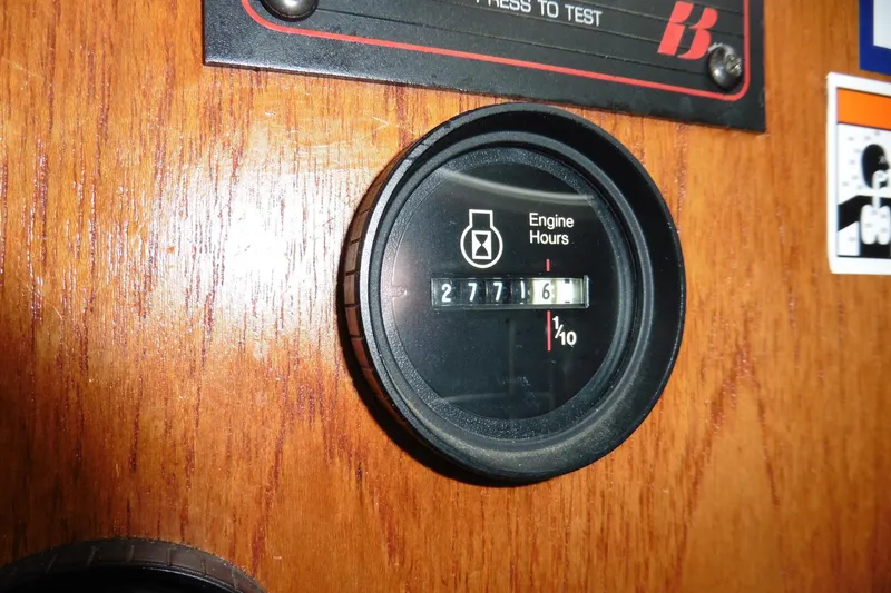 Slide: The Image of Engine hour meter on 1988 Bayliner 3888 Motoryacht, displaying 2776.1 hours. - 27