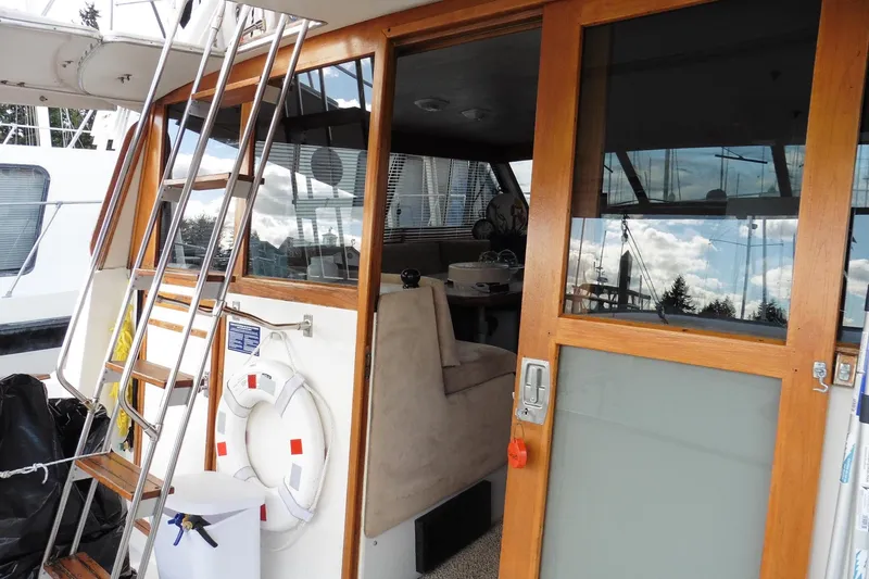 Slide: The Image of 1988 Bayliner 3888 Motoryacht with wooden sliding doors and ladder, docked at marina. - 5