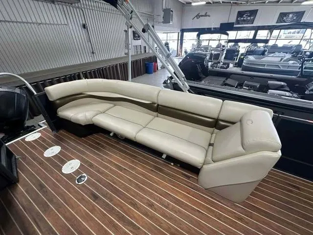 Slide: The Image of Crest Crest III 23 Foot 230 SL 2014 - 11