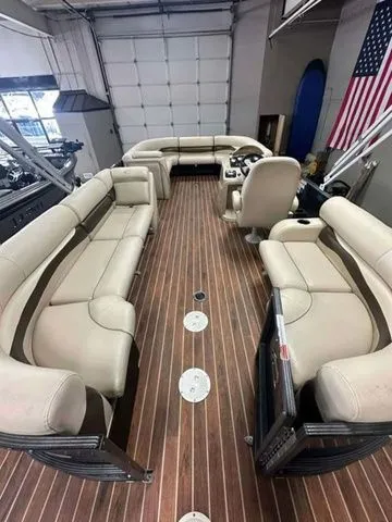 Slide: The Image of Crest Crest III 23 Foot 230 SL 2014 - 2