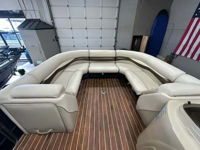 Slide: The Image of Crest Crest III 23 Foot 230 SL 2014 - 3