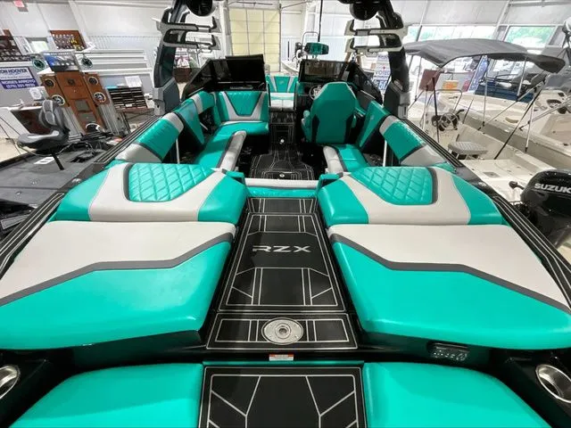 Slide: The Image of Tigé 23RZX 2021 - 11