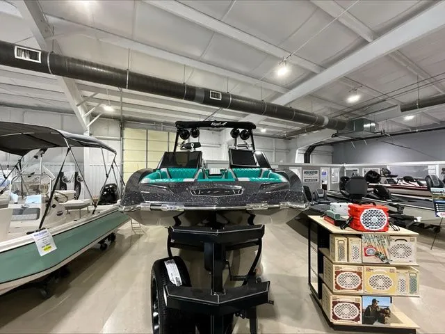 Slide: The Image of Tigé 23RZX 2021 - 12