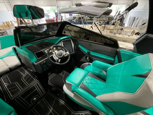 Slide: The Image of Tigé 23RZX 2021 - 13