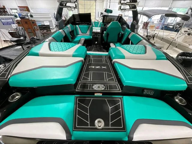 Slide: The Image of Tigé 23RZX 2021 - 14