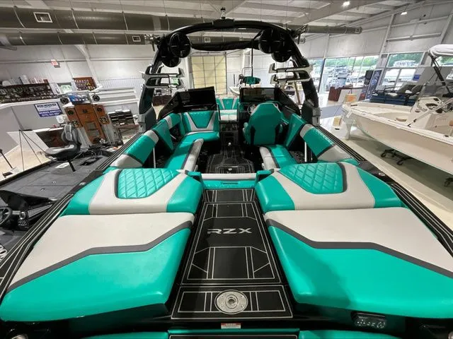 Slide: The Image of Tigé 23RZX 2021 - 15