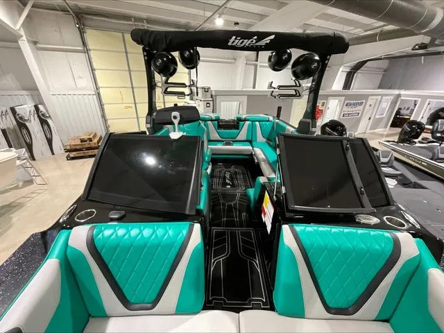 Slide: The Image of Tigé 23RZX 2021 - 16