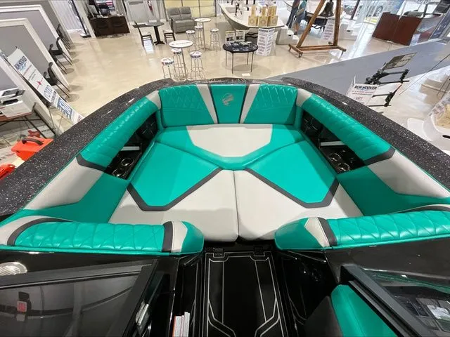 Slide: The Image of Tigé 23RZX 2021 - 17