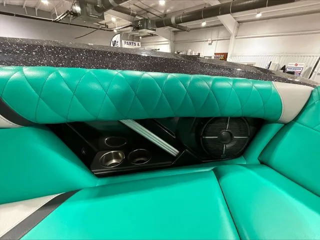 Slide: The Image of Tigé 23RZX 2021 - 19