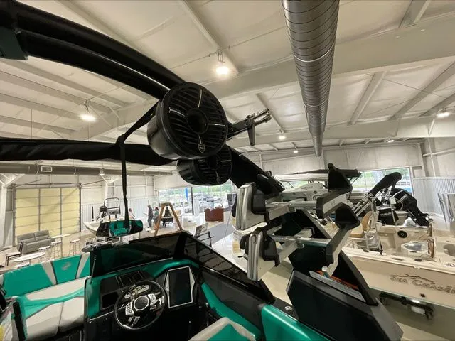 Slide: The Image of Tigé 23RZX 2021 - 4