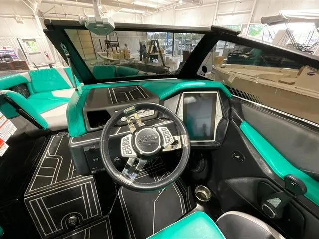 Slide: The Image of Tigé 23RZX 2021 - 5