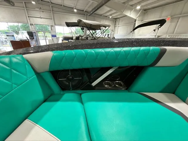 Slide: The Image of Tigé 23RZX 2021 - 6