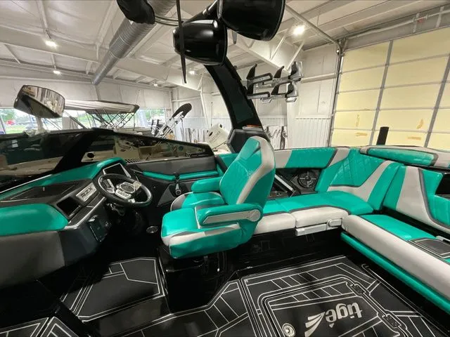 Slide: The Image of Tigé 23RZX 2021 - 7