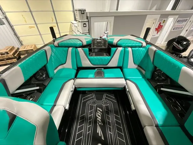 Slide: The Image of Tigé 23RZX 2021 - 9