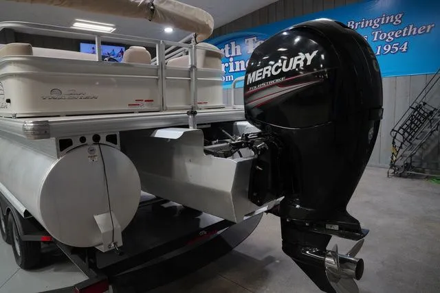 Slide: The Image of Sun Tracker Party Barge 22 DLX 2017 - 10