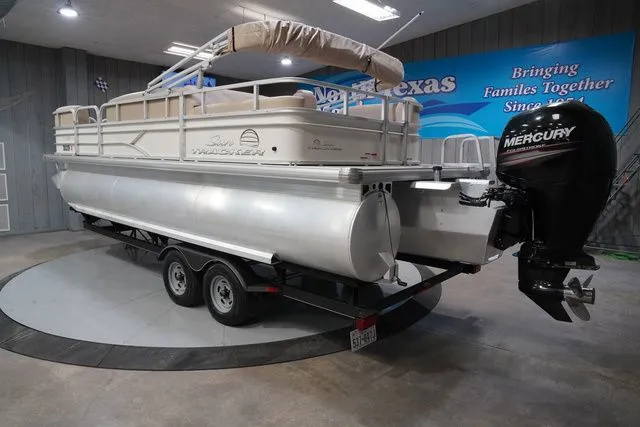 Slide: The Image of Sun Tracker Party Barge 22 DLX 2017 - 11