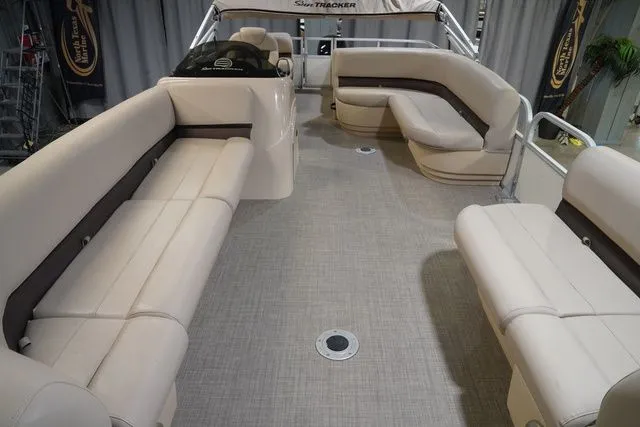 Slide: The Image of Sun Tracker Party Barge 22 DLX 2017 - 12