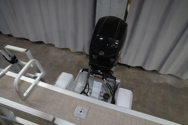 Slide: The Image of Sun Tracker Party Barge 22 DLX 2017 - 21