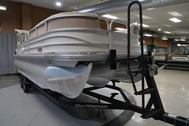 Slide: The Image of Sun Tracker Party Barge 22 DLX 2017 - 5