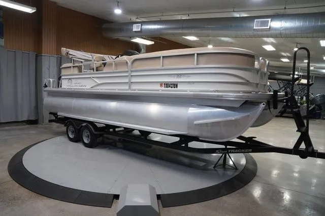 Slide: The Image of Sun Tracker Party Barge 22 DLX 2017 - 6