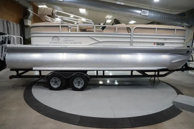 Slide: The Image of Sun Tracker Party Barge 22 DLX 2017 - 7