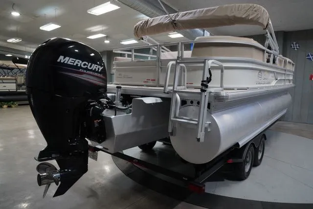 Slide: The Image of Sun Tracker Party Barge 22 DLX 2017 - 9