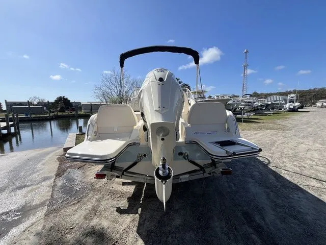 Slide: The Image of Grady-White Freedom 215 2026 - 5