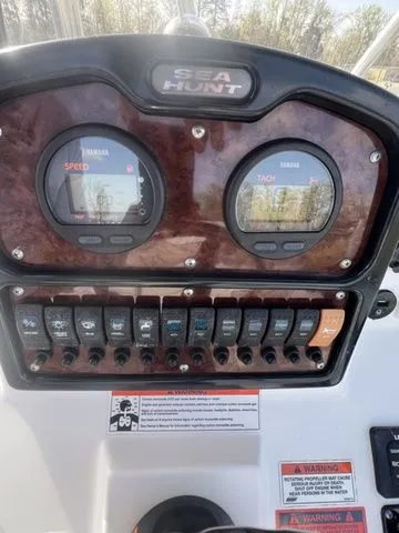 Slide: The Image of Sea Hunt Ultra 211 2013 - 9