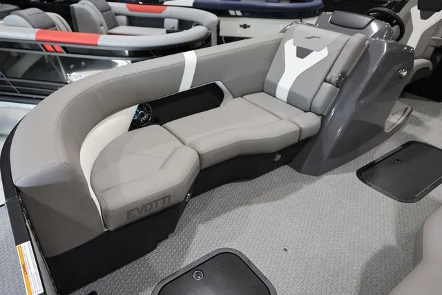 Slide: The Image of Evotti 523 QL 2026 - 19