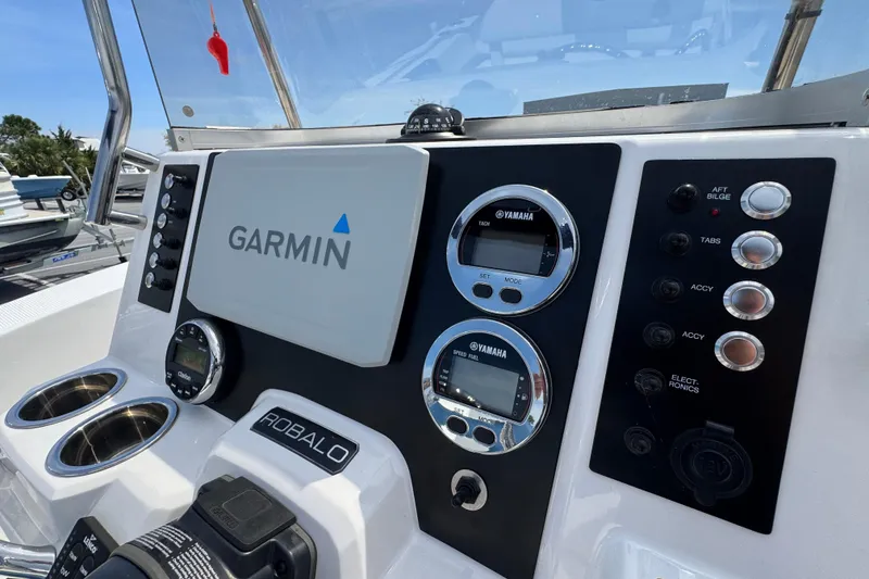 Slide: The Image of 2023 Robalo R202 Explorer dashboard with Garmin and Yamaha controls. - 18