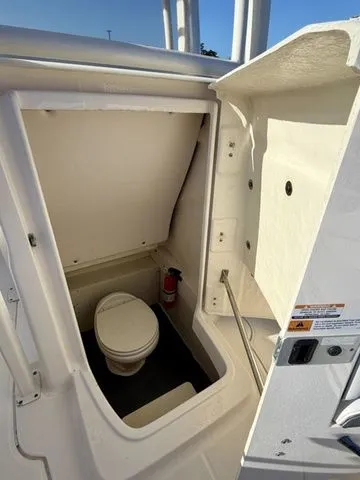 Slide: The Image of Robalo R222 Explorer 2019 - 11