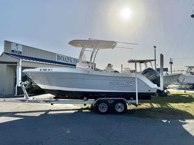 Slide: The Image of Robalo R222 Explorer 2019 - 3