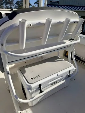 Slide: The Image of Robalo R222 Explorer 2019 - 5