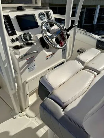 Slide: The Image of Robalo R222 Explorer 2019 - 6