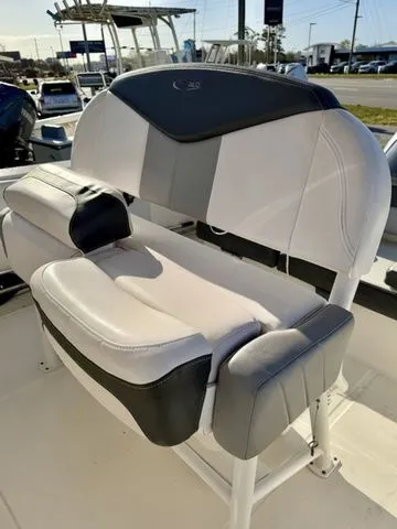 Slide: The Image of Robalo R222 Explorer 2019 - 7