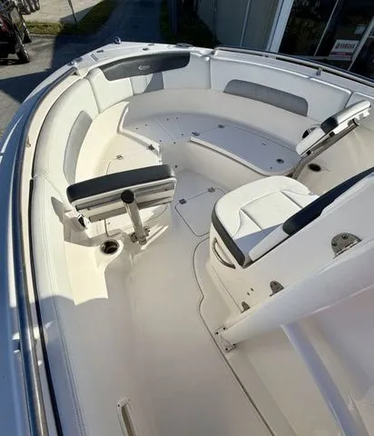 Slide: The Image of Robalo R222 Explorer 2019 - 9