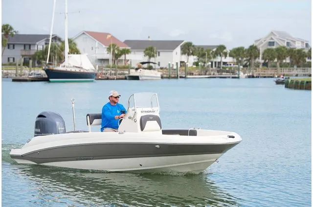 Slide: The Image of Stingray 186 CC 2019 - 13