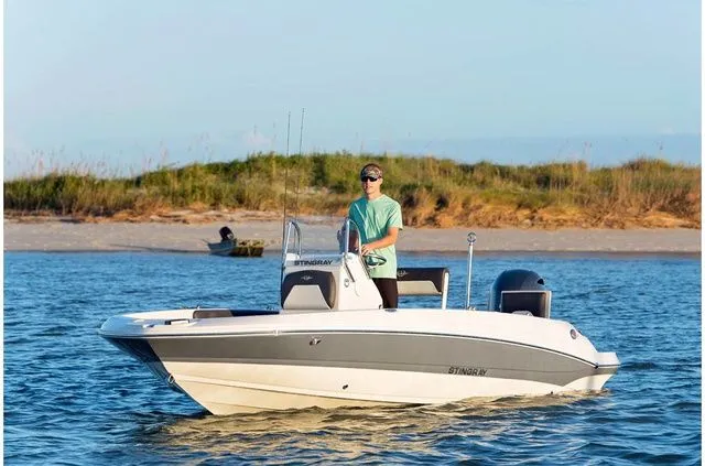 Slide: The Image of Stingray 186 CC 2019 - 14