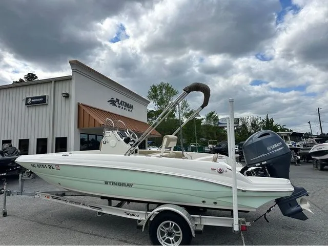 Slide: The Image of Stingray 186 CC 2019 - 2