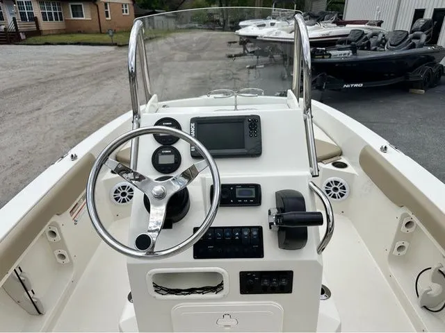 Slide: The Image of Stingray 186 CC 2019 - 3