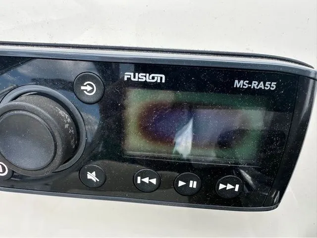 Slide: The Image of Stingray 186 CC 2019 - 7