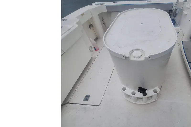 Slide: The Image of 2004 Luhrs 38 Open boat with center cockpit live well - 9