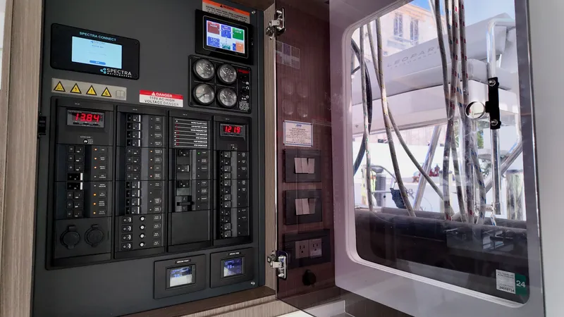 Slide: The Image of Leopard 45 2023 - 10