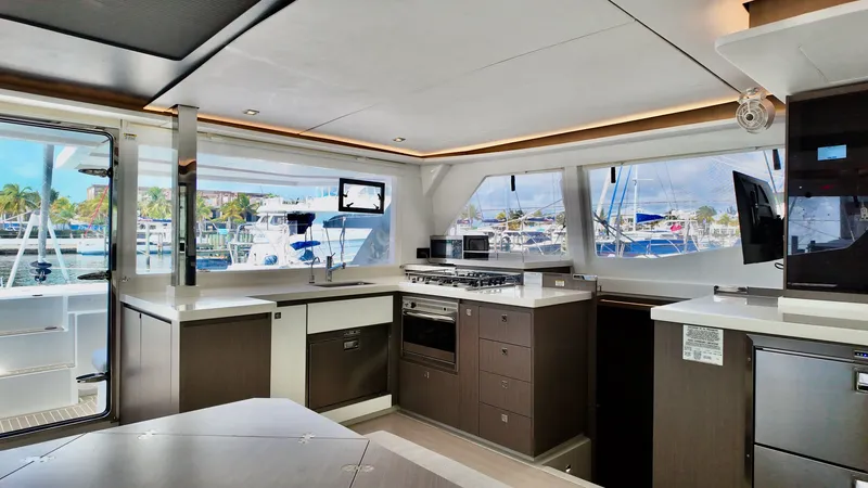 Slide: The Image of Leopard 45 2023 - 15