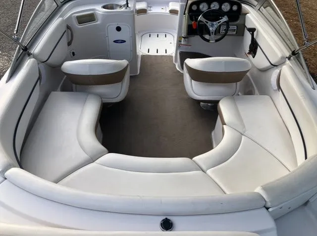 Slide: The Image of Four Winns F204 2007 - 10