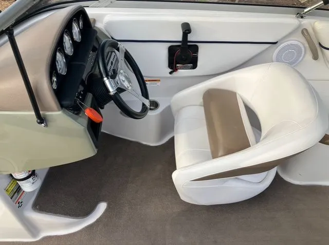 Slide: The Image of Four Winns F204 2007 - 15