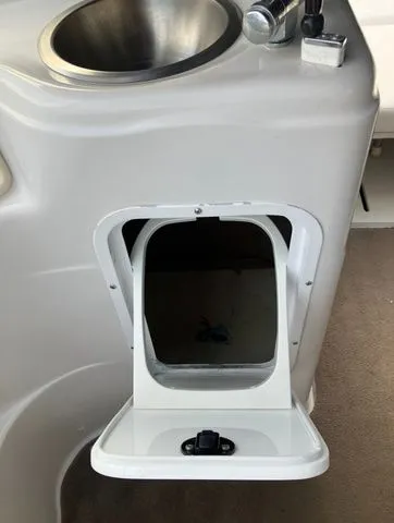 Slide: The Image of Four Winns F204 2007 - 28