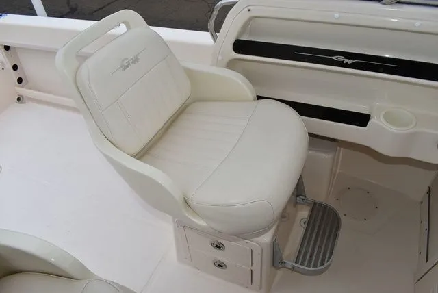 Slide: The Image of Grady-White Adventure 208 2006 - 32